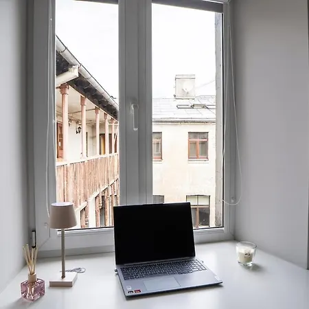Warm Minimalist Appartement