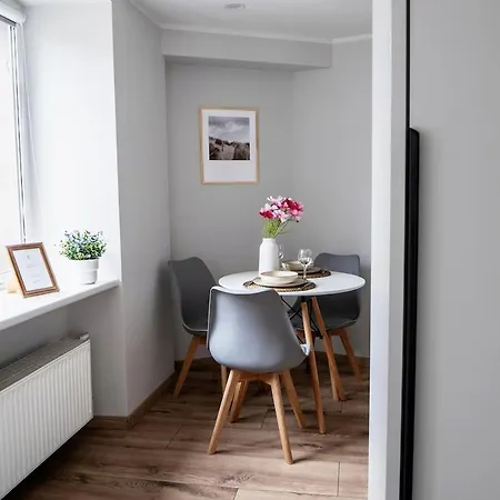 Warm Minimalist Appartement *
